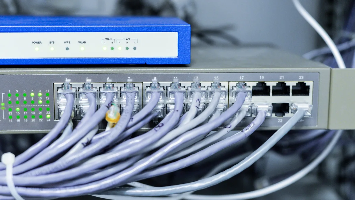 Hálózati projektek cégeknek Békéscsabán: switch, Wi-Fi, VLAN, tűzfal, dokumentált átadás